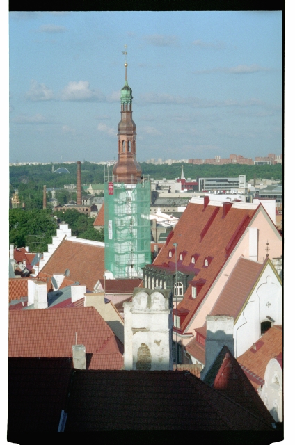 Vaade Kohtuotsa vaateplatsilt renoveerimisel olevale Tallinna Püha Vaimu kirikule