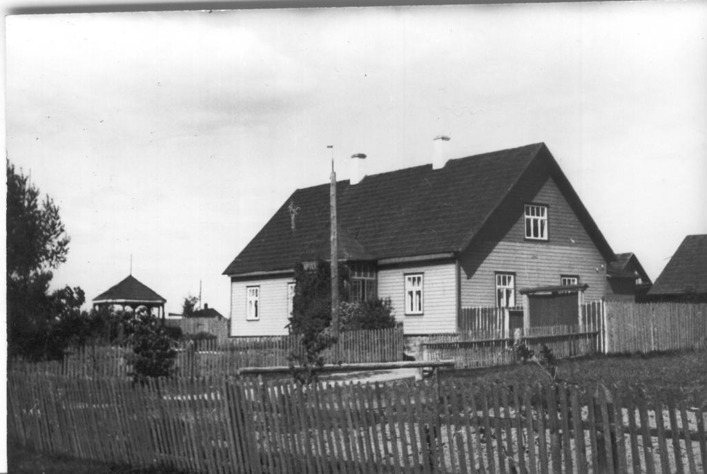 Foto ja negatiiv. Misso apteek 1960.a. paiku, kuulus varem H. Klaisile