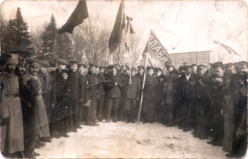 Foto. Vene 1917.aasta Veebruarirevolutsiooni aegne miiting Haapsalu turuplatsil