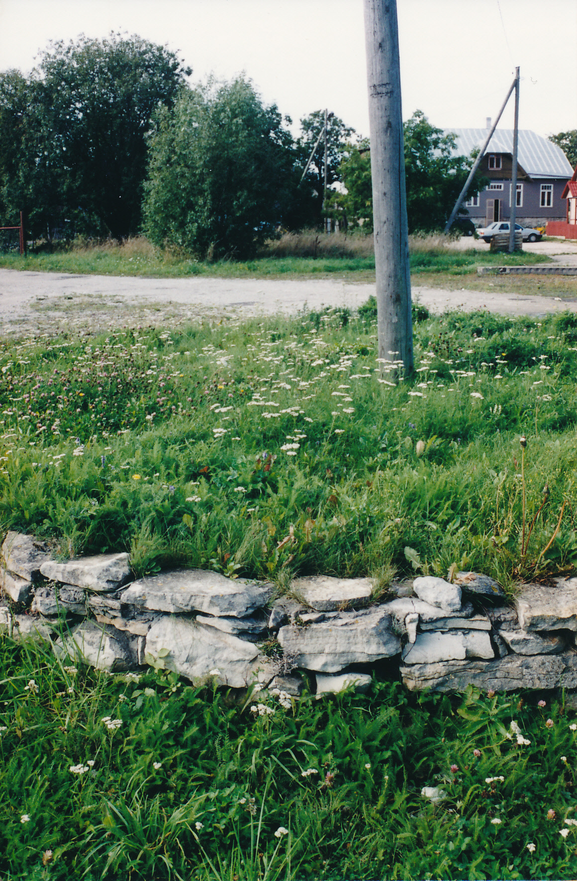 Rannarootsi Muuseumis, Vaade Lahe baari juurest muuseumile I. suvi. 2001.