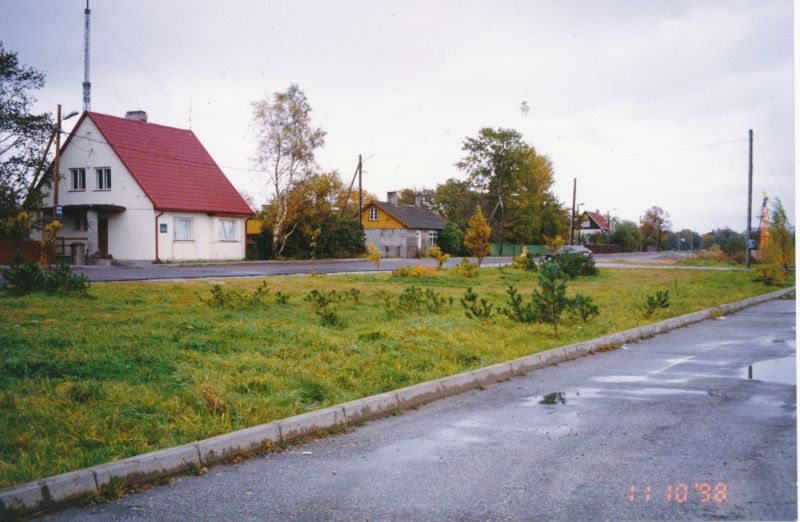 Värvifoto. Keskkonnainspektsiooni hoone Holmil. Haapsalu. 1998.