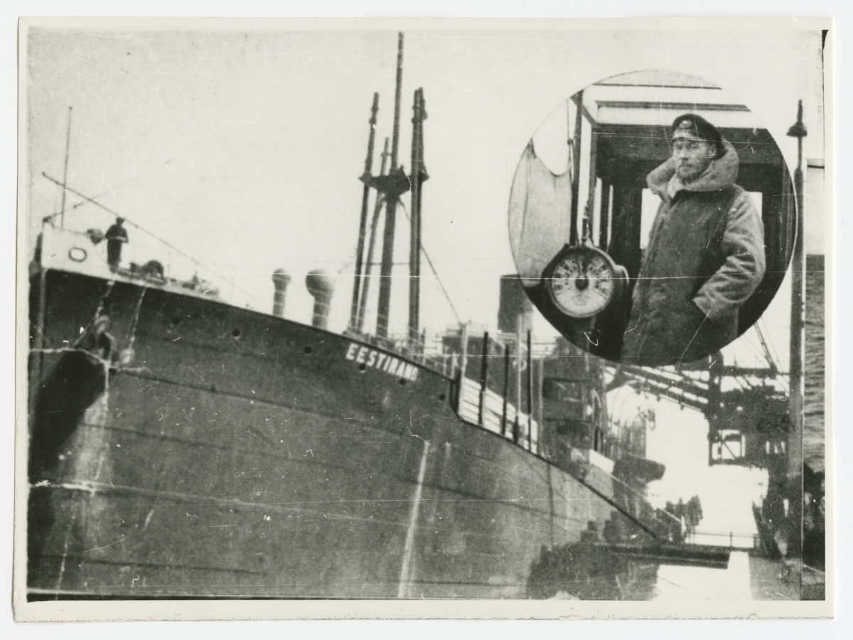 Aurulaev "Eestirand" Gdynia sadamas sütt võtmas, kapten E. Naeris laeva masinatelegraafi juures