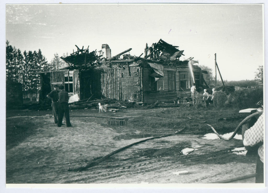 Tulekahju Are kolhoosis. Elumaja ahervare 1960.