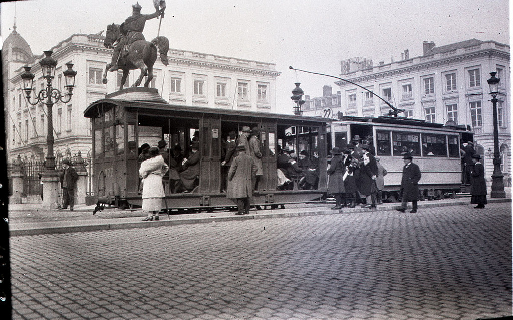 Tram stop in Brussels October 1922