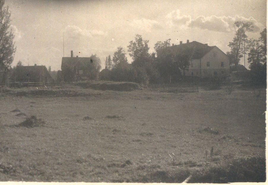 Foto. Luutsniku koolimaja 1948.a.