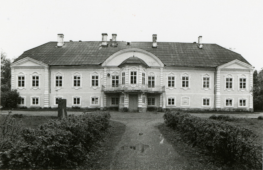 Ahja mõisa peahoone, vaade eest