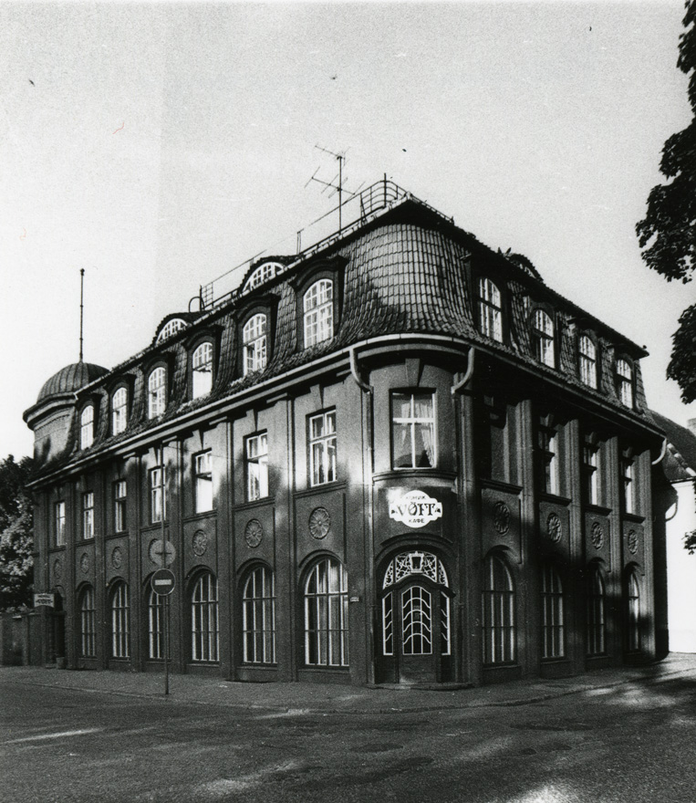 Ärihoone-hotell Pärnus Kuninga tänaval, vaade nurgalt. Arhitektid Erich von Wolffeldt, Aleksander Nürnberg