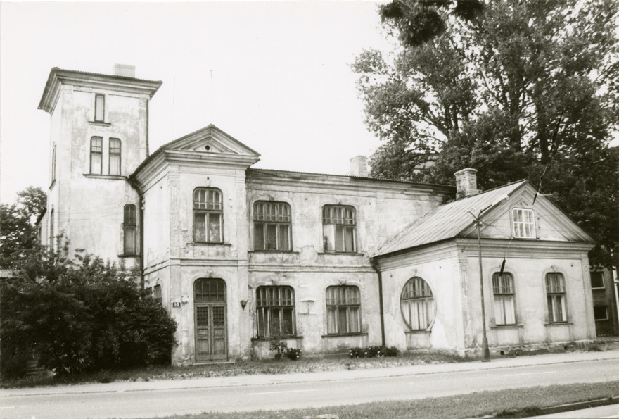 Raudteevalitsuse villa Pärnus Pikk 16. Lammutatud; taastatud koopiana