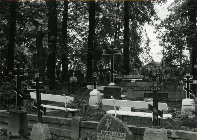 Vanausuliste kalmistu (Roosi ja Jänese t ristmiku juures). Tartu, 1981.