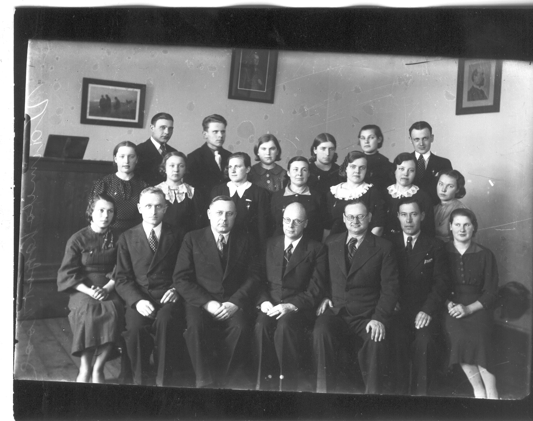 Foto. Väimela Põllutöö ja  Karjatalitajate Kooli kursus 1930.aastate I poolel