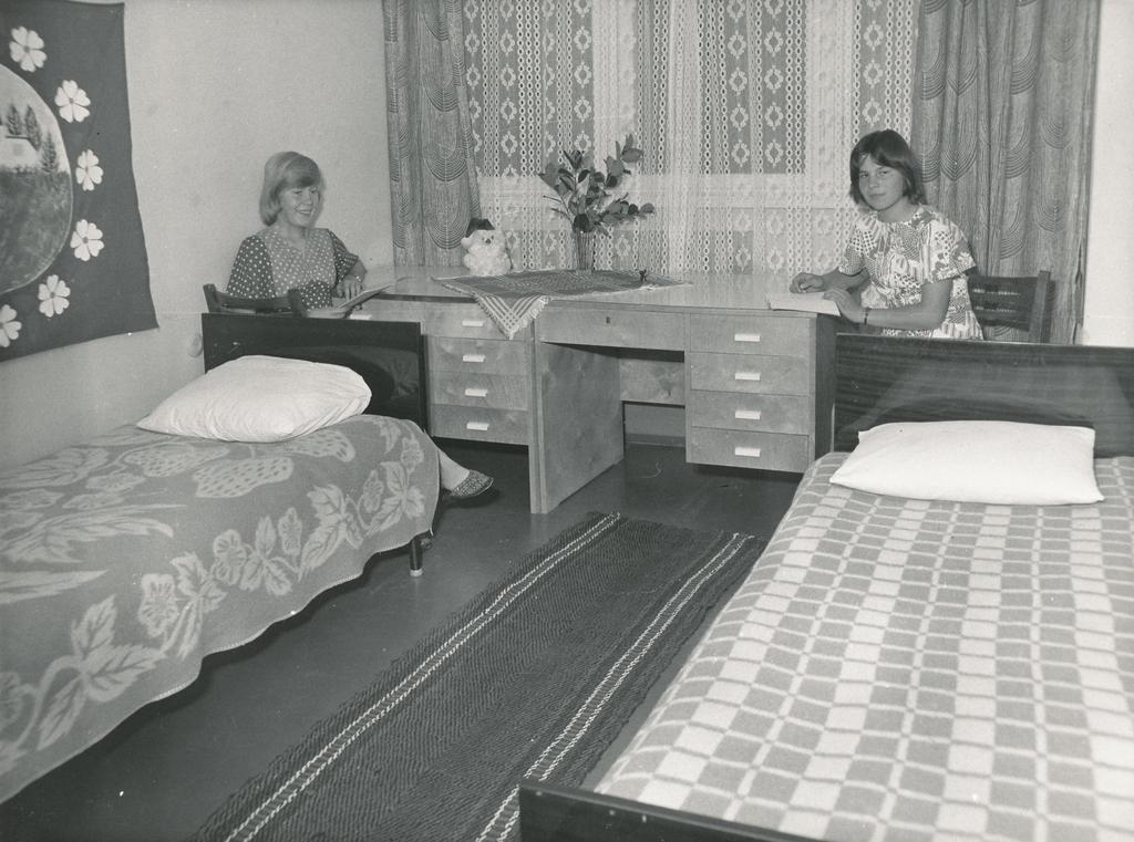 Foto. Väimela NST ühiselamu tütarlaste tuba 1980.a.