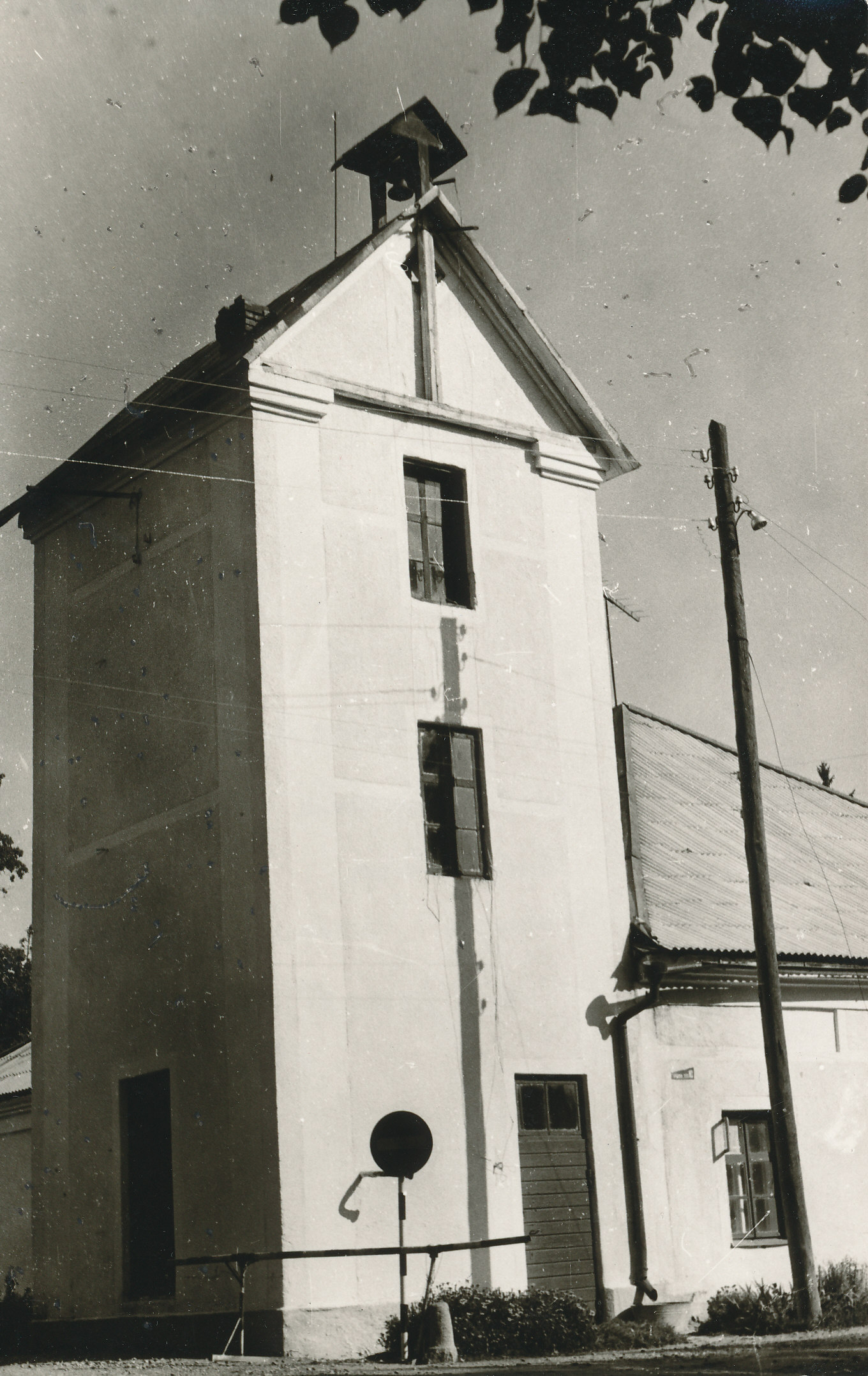 Foto. Endine Väimela mõisa kellatorn.