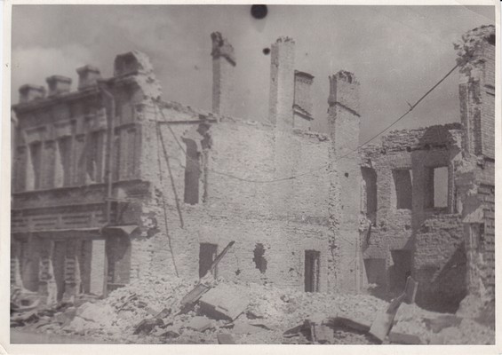 Sõjajärgne purustatud Narva, maja Joala tänaval