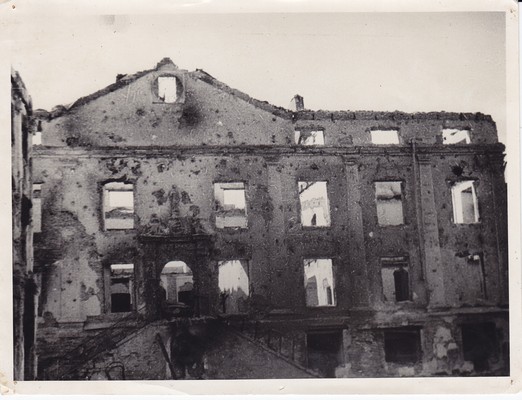 Teise maailmasõja purustused Narvas. Raekoda