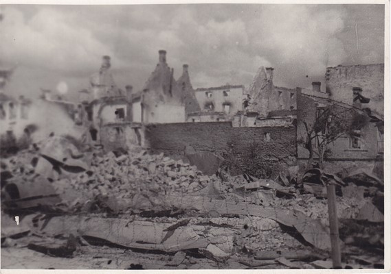 Sõjajärgne purustatud Narva, vaade kesklinnale