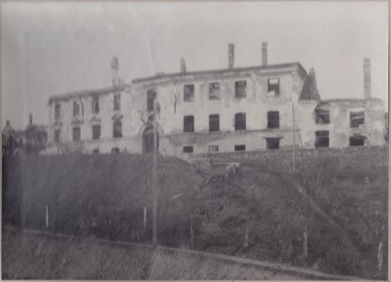 Purustatud Narva vaade,  maja Suur/Mäe tänaval, 1946