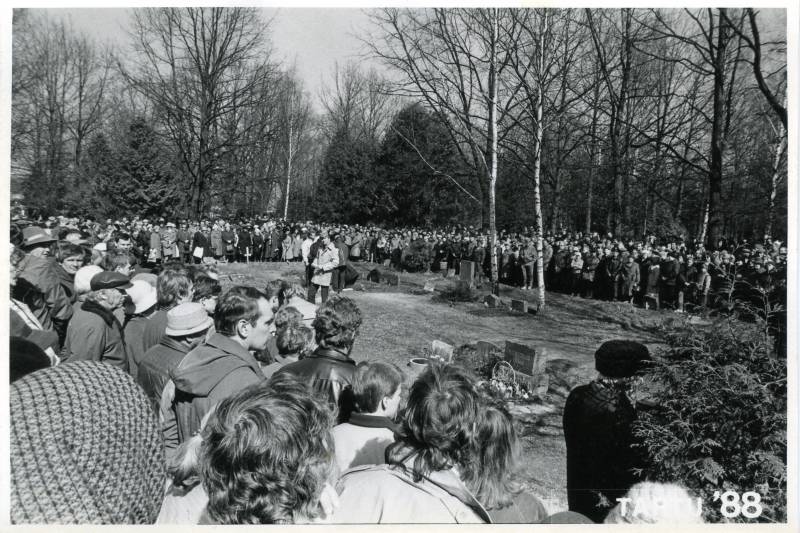 Muinsuskaitsepäevad. Ropka-Tamme kalmistul 1941. aasta punaterrori ohvrite mälestamine. Tartu, aprill 1988.