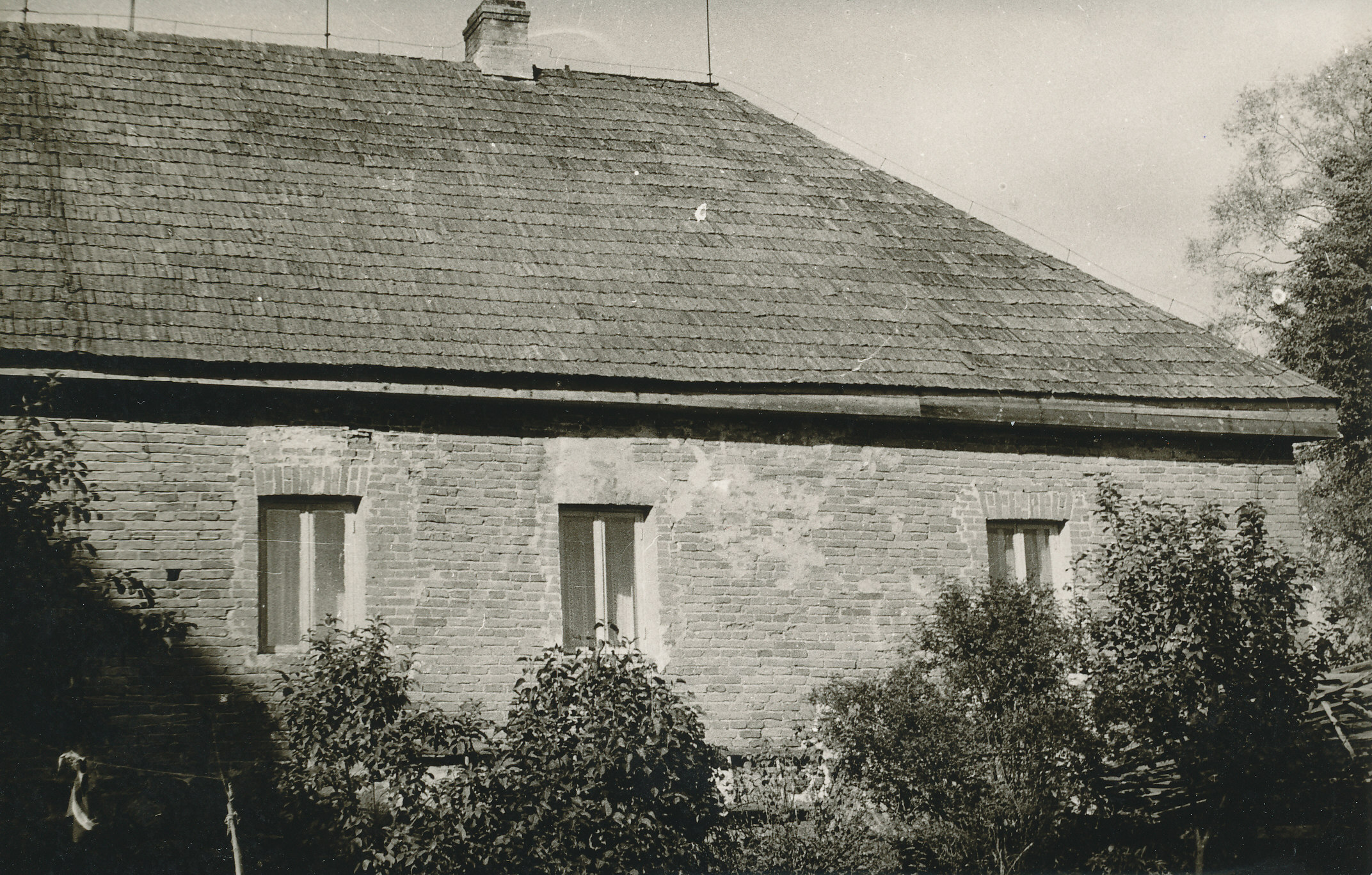 Foto. Endise Väimela mõisa moonakate maja, ehitatud 1868.a.