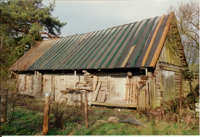 värvifoto Kareda küla vaade, Allika talu ait 1997