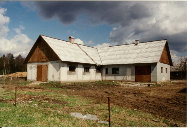 värvifoto Kareda küla vaade, Juhani talu ait 1997