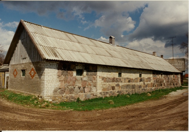 värvifoto Kareda küla vaade, Juhani talu ait 1997