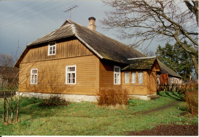 värvifoto Kareda küla vaade, Allika talu rehielamu 1997