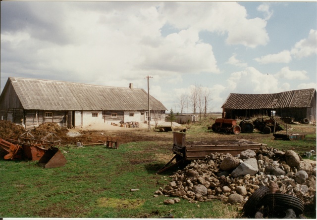 värvifoto Kareda küla vaade, Kärneri talu hooned 1997