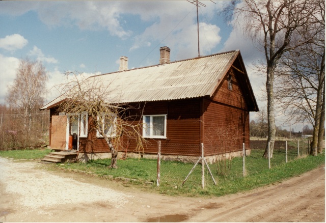 värvifoto Kareda küla vaade, Juhani talu elumaja 1997