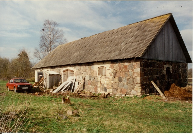 värvifoto Kareda küla vaade, Lepiku talu laut 1997