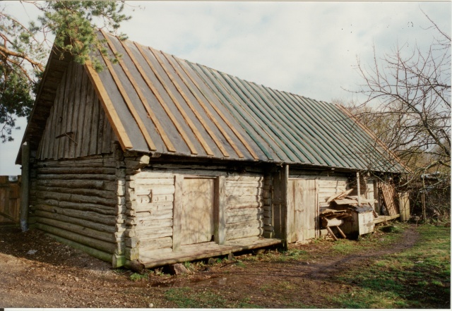 värvifoto Kareda küla vaade, Allika talu ait 1997