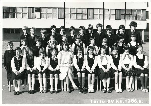 Grupifoto. Tartu 15. Keskkooli õpilased, 1986.