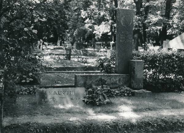 Karl Kalkuni hauaplats Tartus Raadi kalmistul 1980ndatel.
