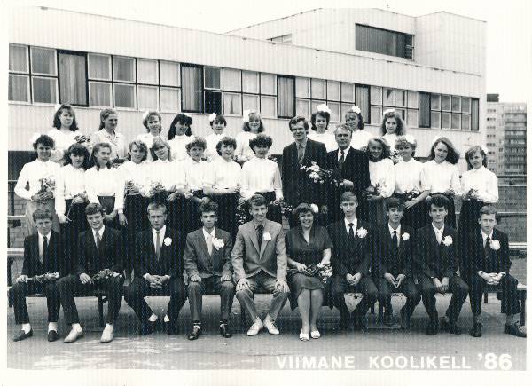 Grupifoto. Tartu 15. Keskkooli lõpuklass, abituriendid. 1986