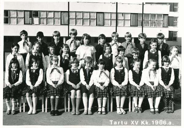 Grupifoto. Tartu 15. Keskkooli õpilased, 1986.