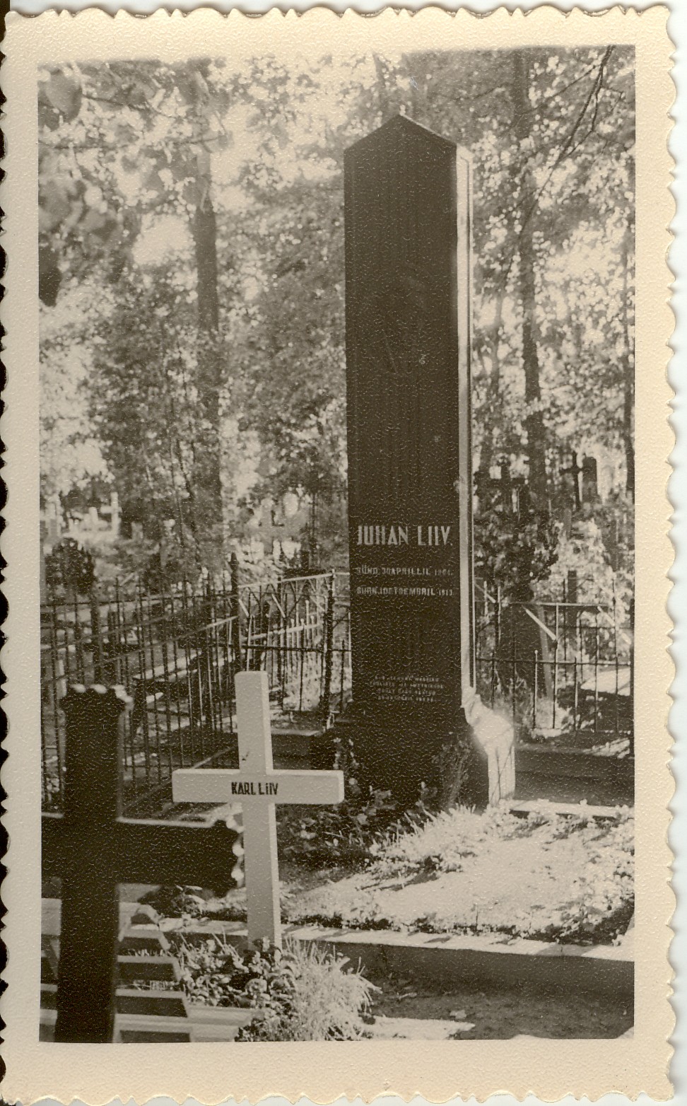 foto, Juhan Liivi mälestussammas  Alatskivi kalmistul 1950-ndatel a.