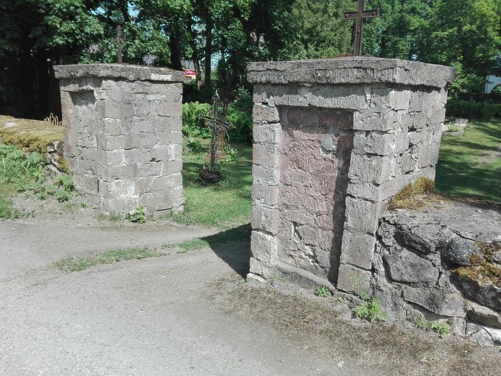 Border wall of the Ambla churchyard