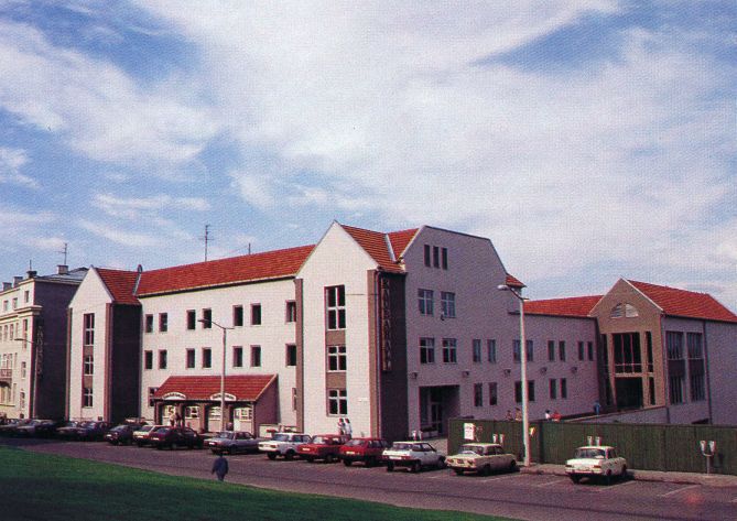 Tartu kaubahall (Ülikooli t), 1990-1995. Foto  Meelis Lokk.