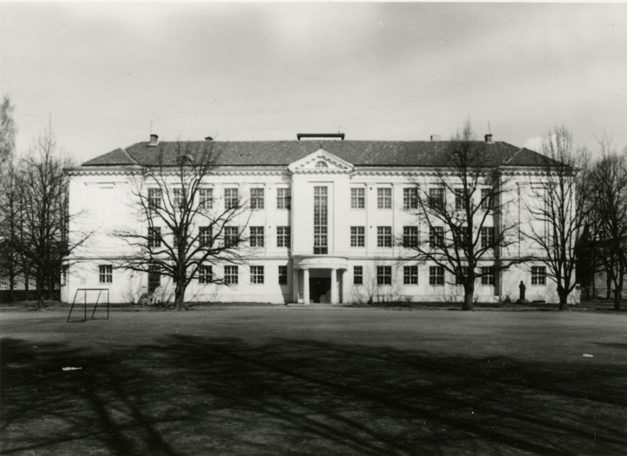 Koolimaja Tartus, eestvaade. Konkursiprojekt, arh-d G. Taucher, G. Gajanus, R. Blomstedt; lõplik projekt Georg Hellat