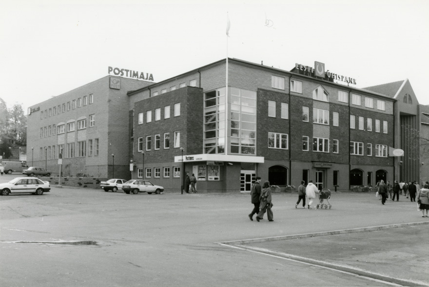 Ärihoone Tartus, vaade nurgalt. Arhitekt Jüri Siim