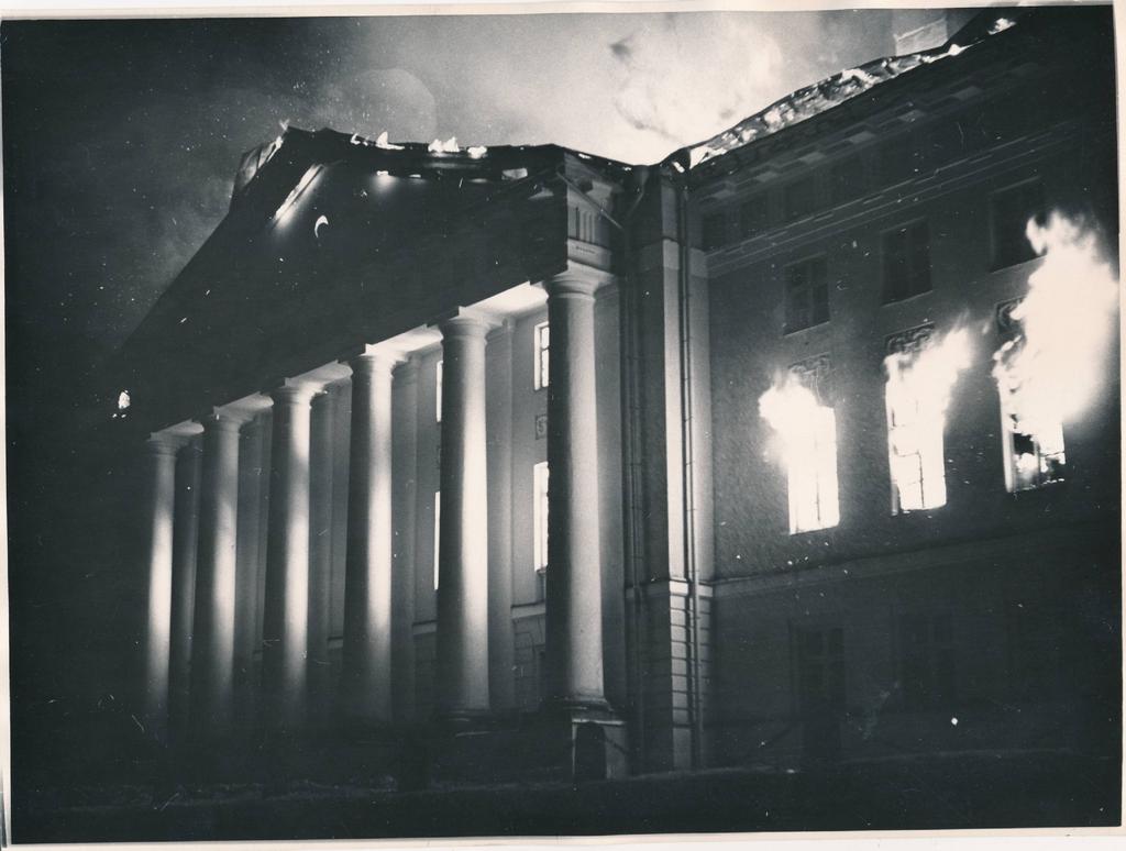 Tartu ülikool, peahoone tulekahju. 1965. Foto E. Sakk.