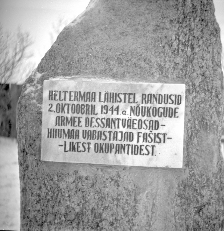 Commemorative stone near Heltermaa on October 2, 1944, Hiiu County of St. Heltermaa Port of the Soviet Army to beaten the desant forces