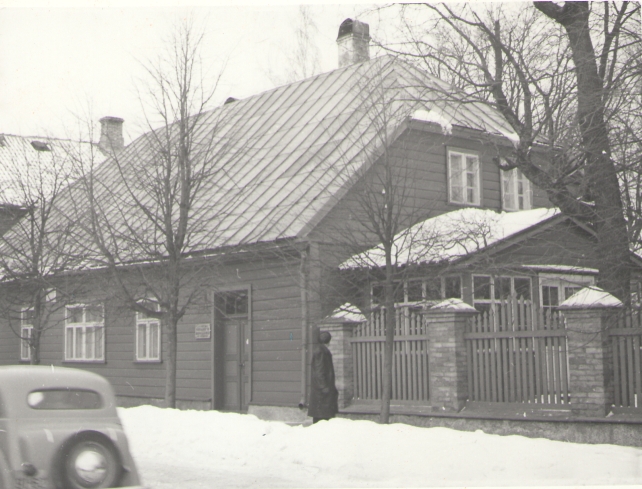 Foto. Fr. R. Kreutzwaldi elumaja tänavapoolne vaade. Võru.