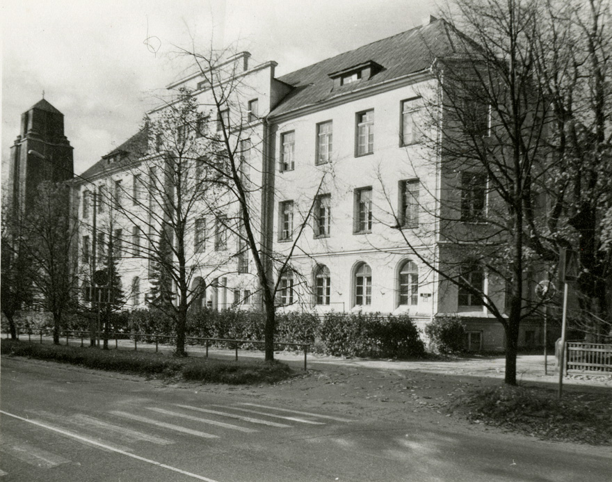 Koolihoone Tartus, fassaadivaade. Arhitekt A. Kieselbasch, j/e A. Kõuts