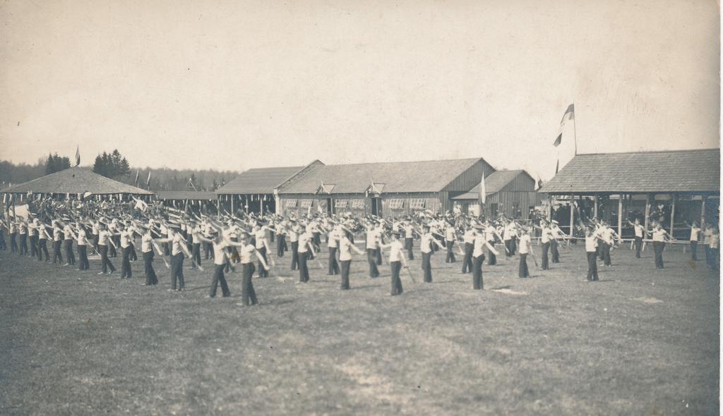 Rakvere, kooliõpilaste võimlemispidu