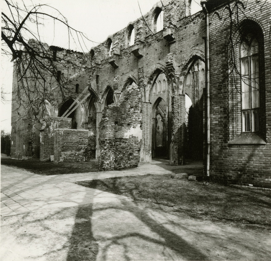 Toomkirik Tartus, vaade pikihoonele kagust. Rek Johann Wilhelm Krause