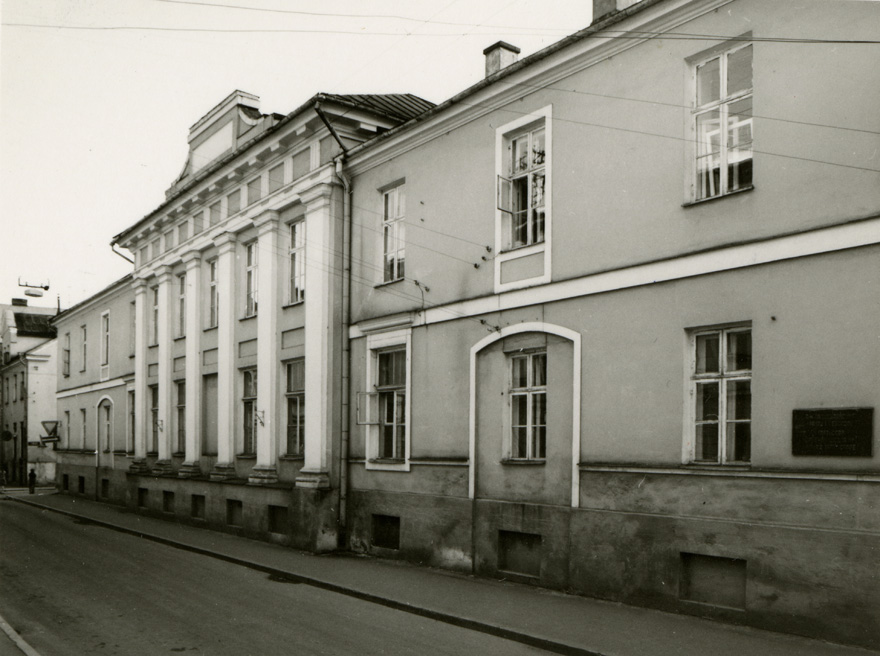 Treffneri Gümnaasium, vaade piki tänavat. Arhitekt G.F.W. Geist; j/e F. Hübbe