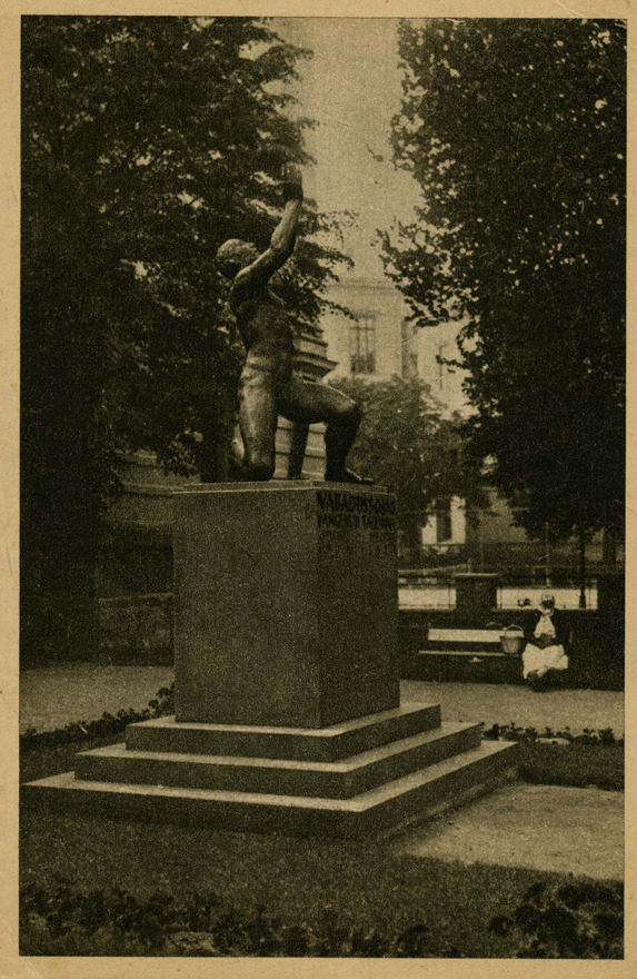 Vabadussõjas langenud kooliõpetajate ja õpilaste monument Tallinnas, vaade. Skulptor Ferdi Sannamees