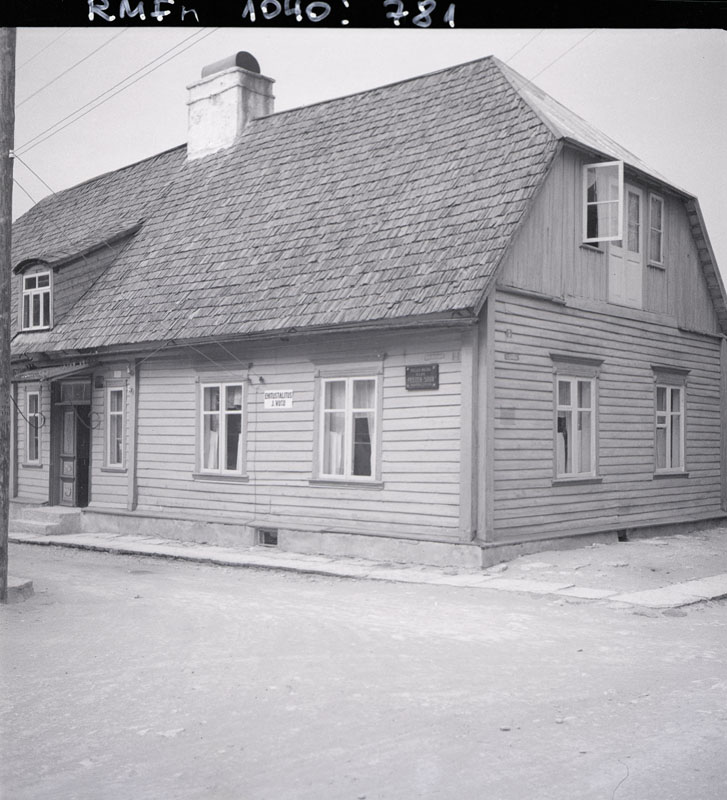 Haapsalu, mansardkorrusega puumaja