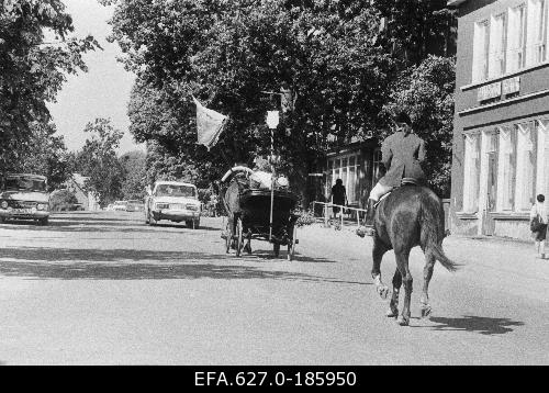 On the way to the Tallinn General Song Festival. 25.06.1990