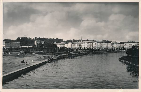 Kesklinn. Emajõgi ning Emajõe paremkalda hoonestik ja haljasala. Tartu, 1960-1965. Foto E. Selleke.